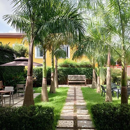 Riad Prince Louis Yaoundé Exteriör bild