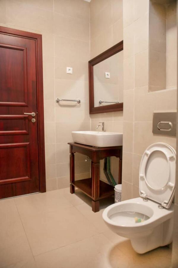Riad Prince Louis Yaoundé Exteriör bild