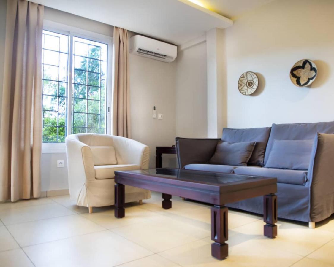 Riad Prince Louis Yaoundé Exteriör bild